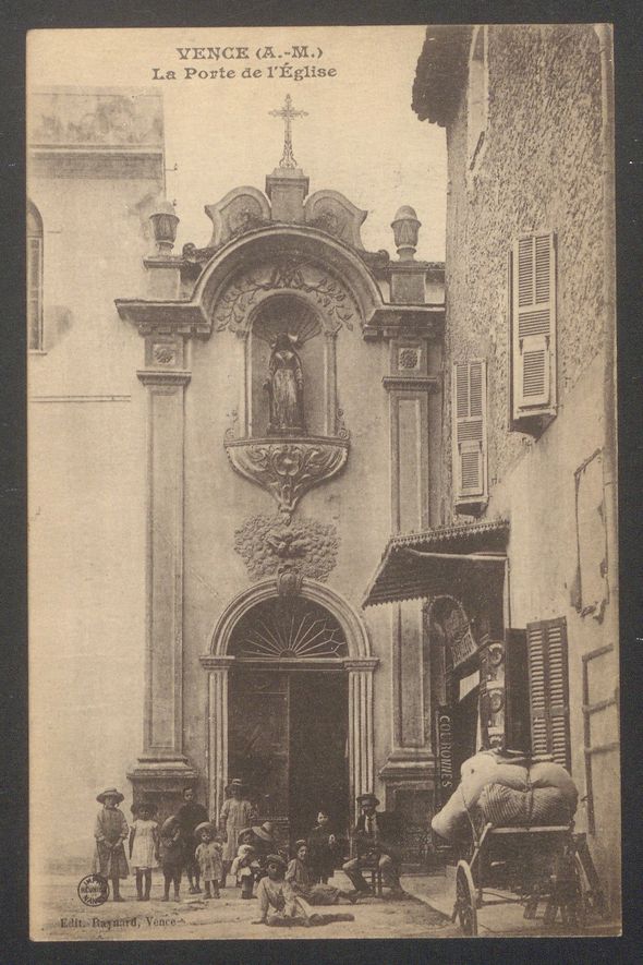 Porte de l'église à Vence Porte de l'église à Vence